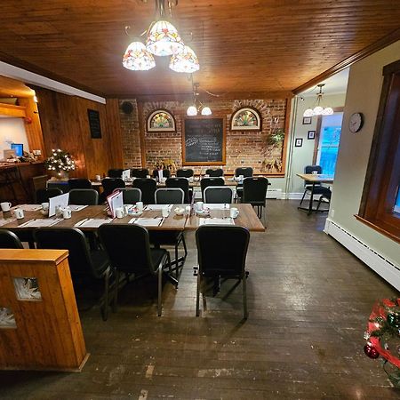 Auberge Les Deux Tours Chicoutimi Exterior foto