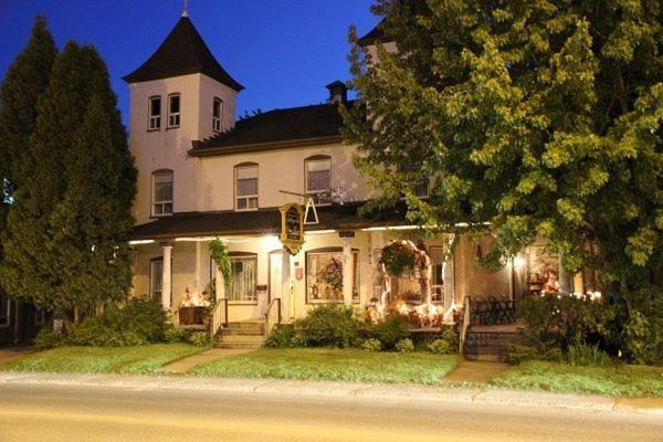 Auberge Les Deux Tours Chicoutimi Exterior foto