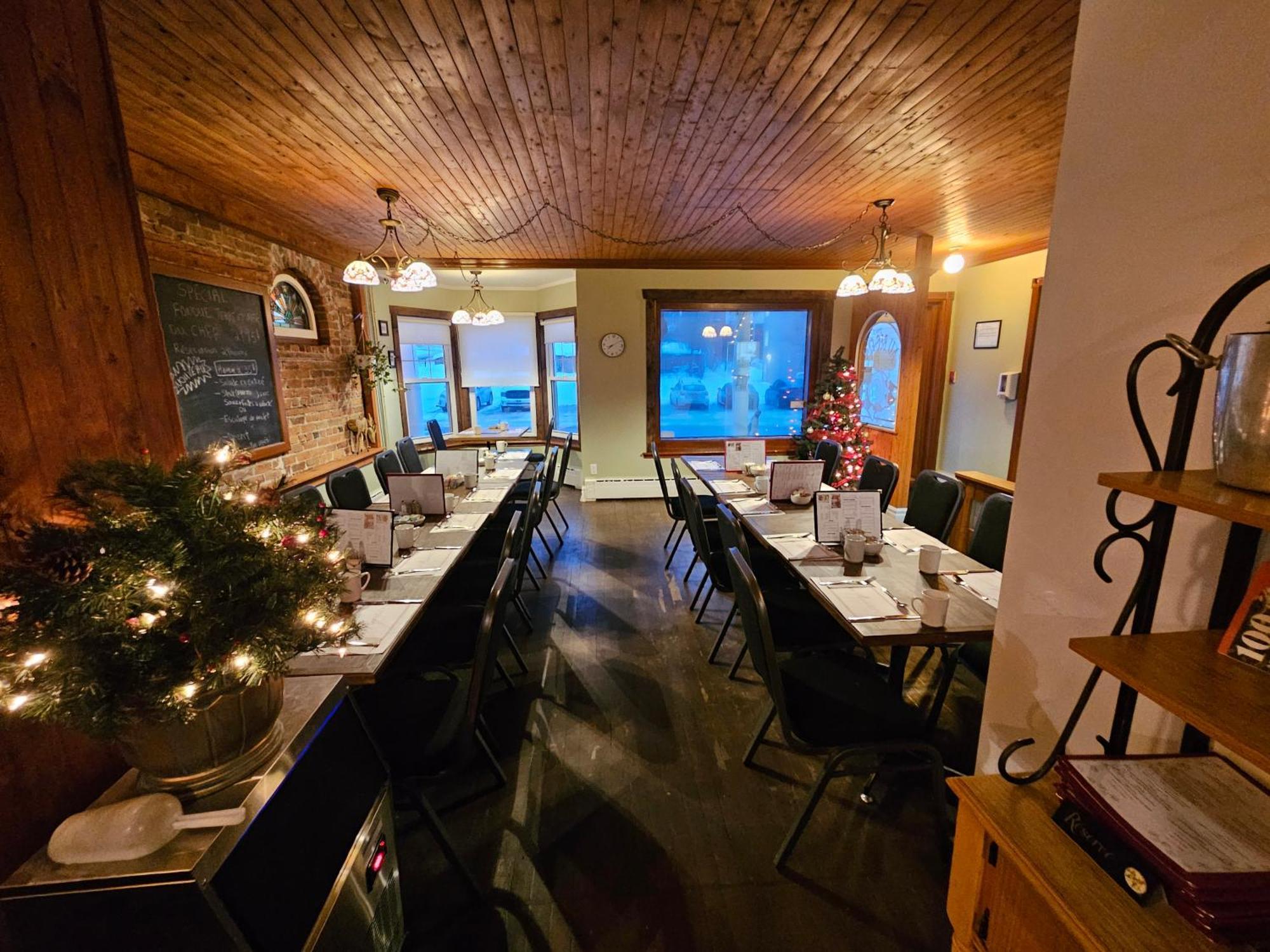 Auberge Les Deux Tours Chicoutimi Exterior foto