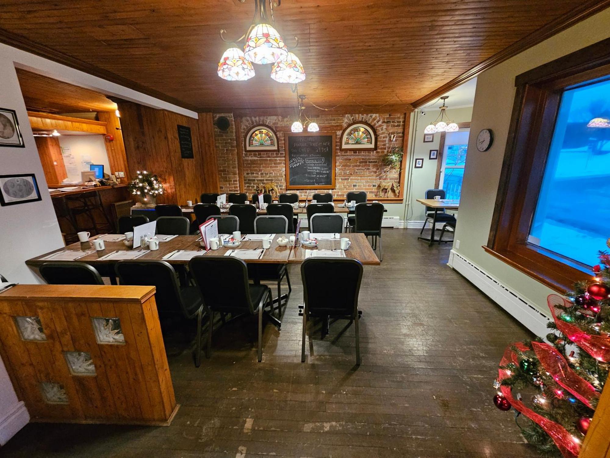 Auberge Les Deux Tours Chicoutimi Exterior foto