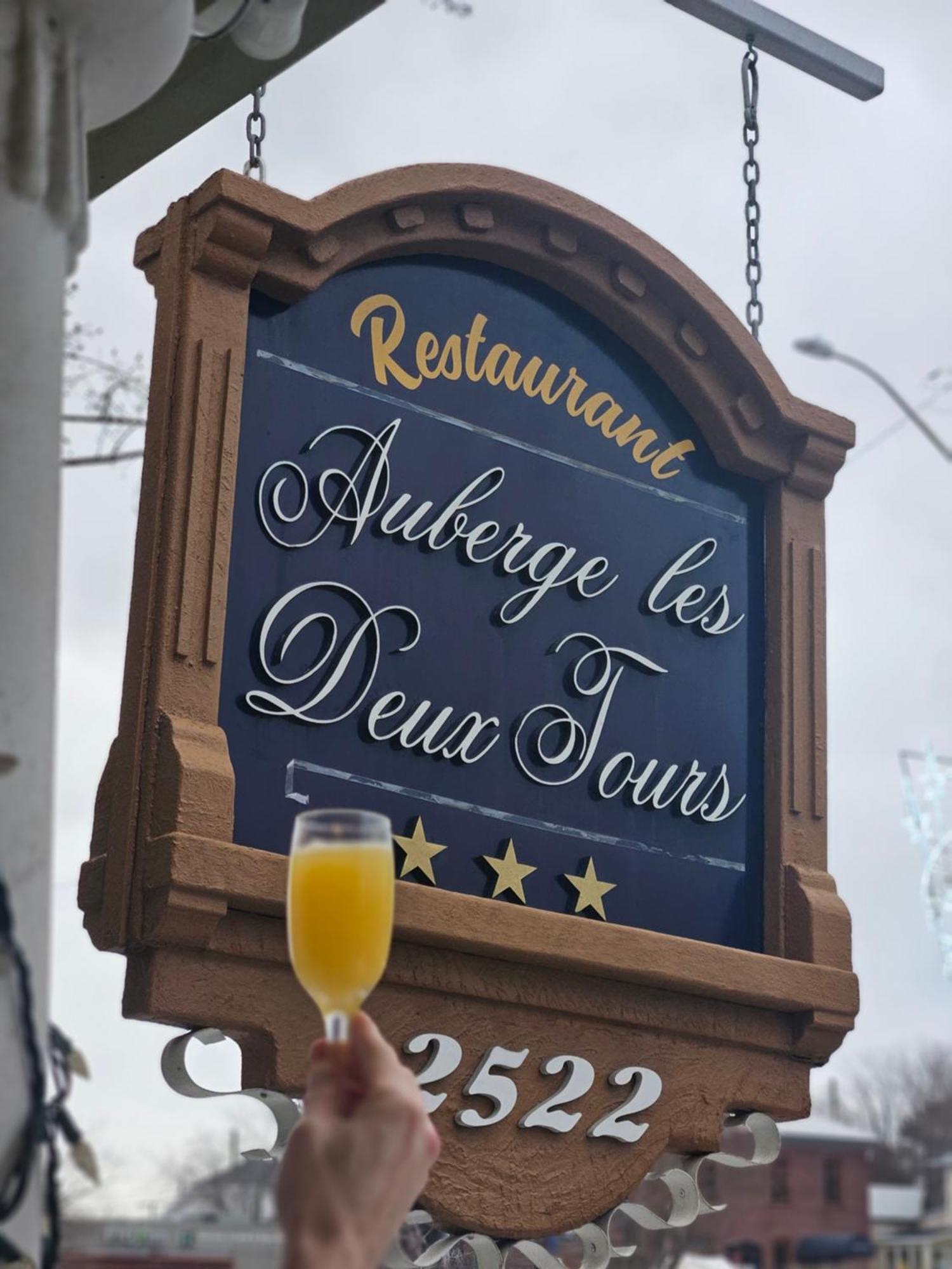 Auberge Les Deux Tours Chicoutimi Exterior foto