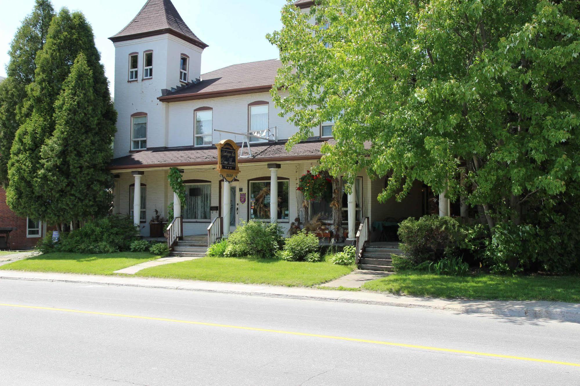 Auberge Les Deux Tours Chicoutimi Exterior foto