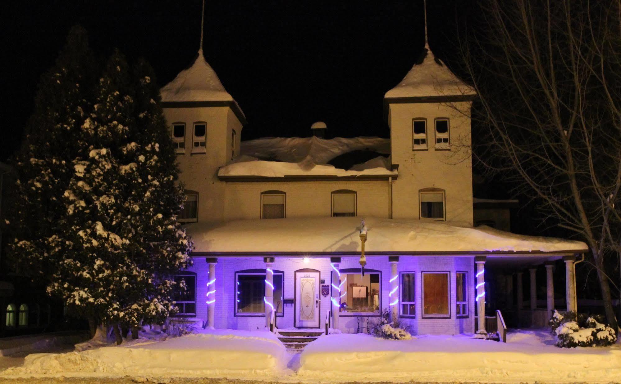 Auberge Les Deux Tours Chicoutimi Exterior foto
